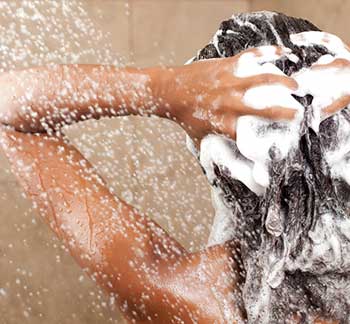 Rincez après shampooing à la bave d'escargot