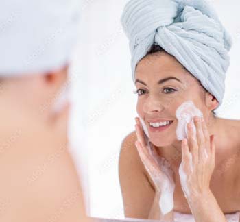 Nettoyer la peau avec savon à la bave d'escargot